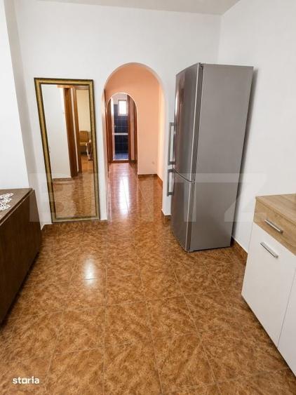 Apartament cu 3 camere decomandat în Micro 12