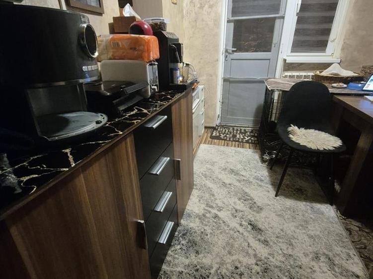 Apartament cu 3 camere semidecomandat, mobilat în Valea Rosie