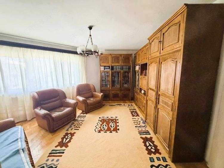 Apartament cu 3 camere decomandat în Central