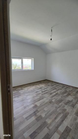 Casă cu 3 camere în Zăvoi