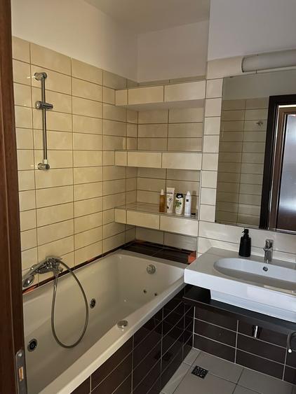 Apartament cu 3 camere decomandat în Mihai Bravu