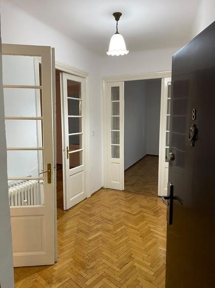 Apartament cu 3 camere semidecomandat în Cotroceni