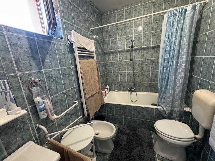 Casă individuală cu 4 camere cu Canalizare în Turnișor