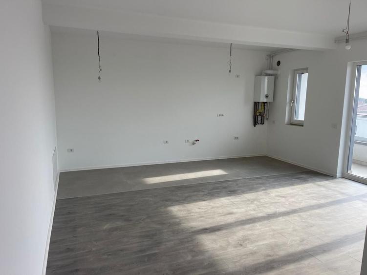 Apartament cu 3 camere decomandat în Torontalului