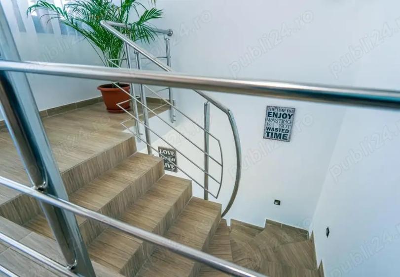 Casă cu 6 camere cu Teren 257 Mp în Vama Veche