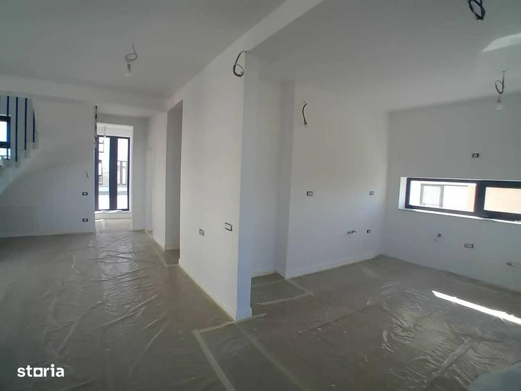 Casă cu 4 camere în Mogoșoaia