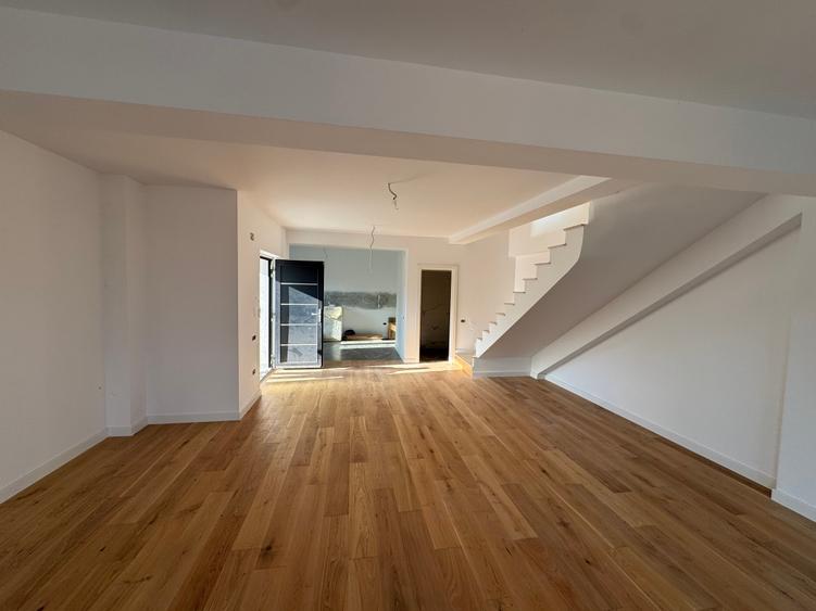 Duplex cu 5 camere cu Canalizare în Bucureștii Noi