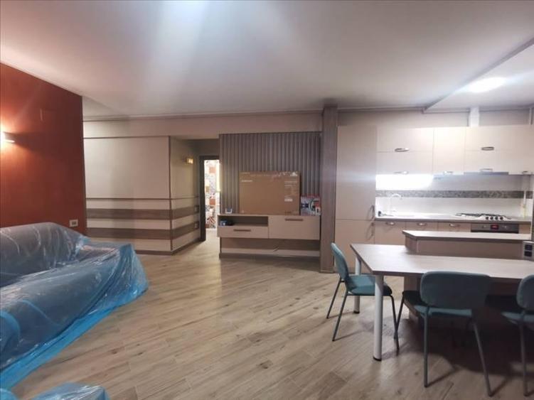 Apartament cu 3 camere decomandat, mobilat în Tomis Nord