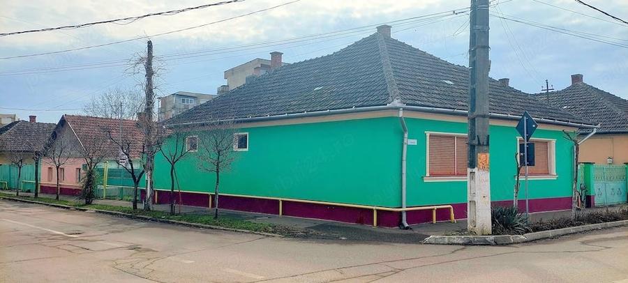 Casă cu Teren 1379 Mp în Central
