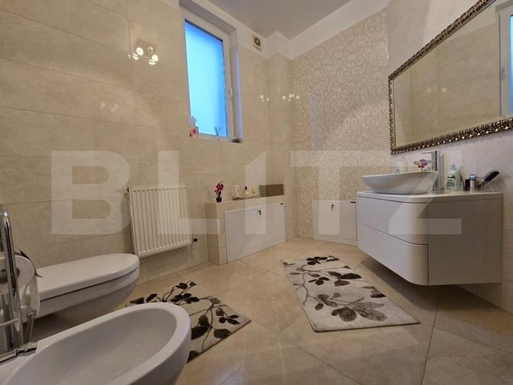 Casă individuală cu 7 camere cu Piscina în Andrei Mureșanu