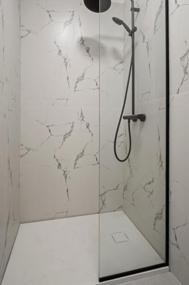 Penthouse cu 3 camere decomandat în Prelungirea Ghencea