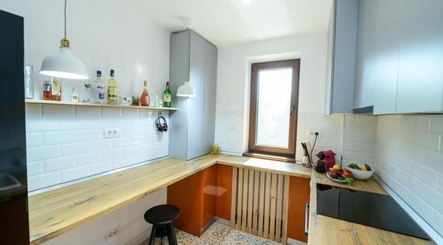 Apartament cu 3 camere semidecomandat, mobilat în Tomis II