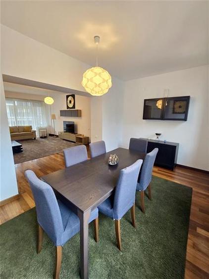 Apartament cu 5 camere decomandat, mobilat în Herăstrău