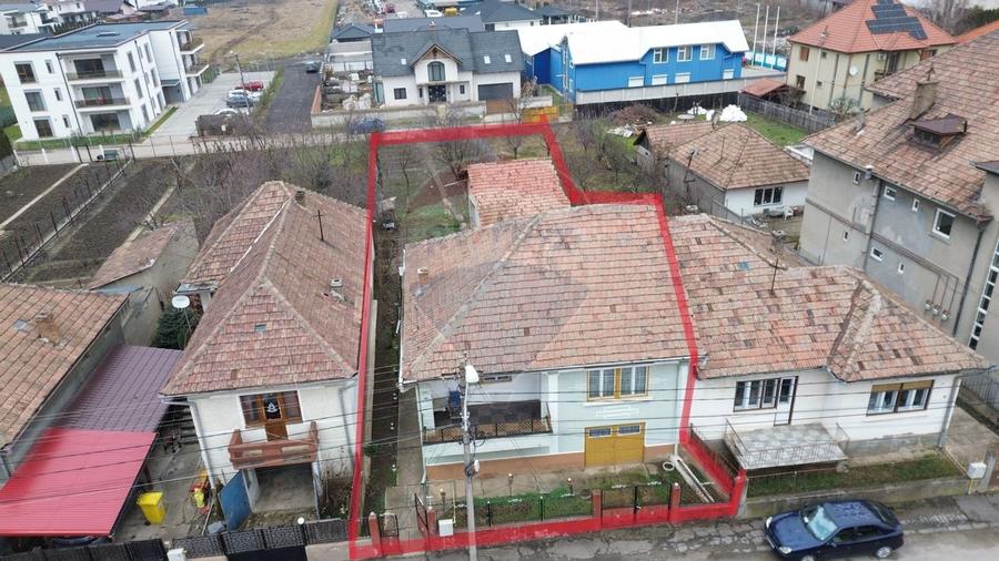 Casă individuală cu 4 camere cu Canalizare în Central