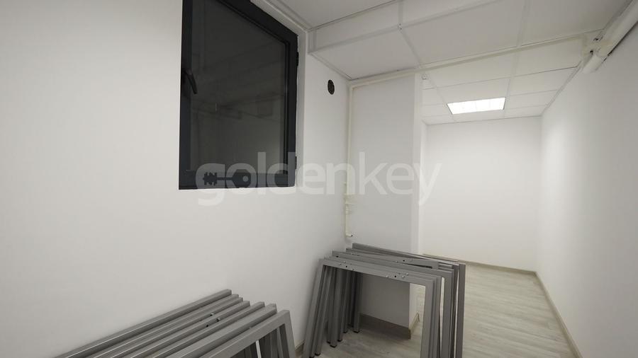 Apartament cu 9 camere decomandat în Aviatorilor