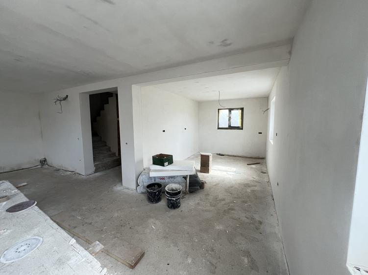 Duplex cu 4 camere cu Teren 250 Mp în Tărlungeni