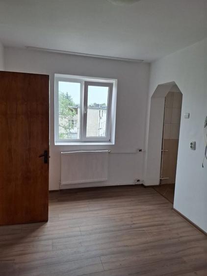 Apartament cu 3 camere semidecomandat în Trivale