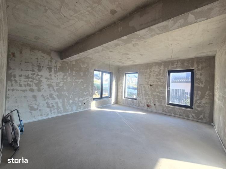 Casă cu 4 camere în Jucu