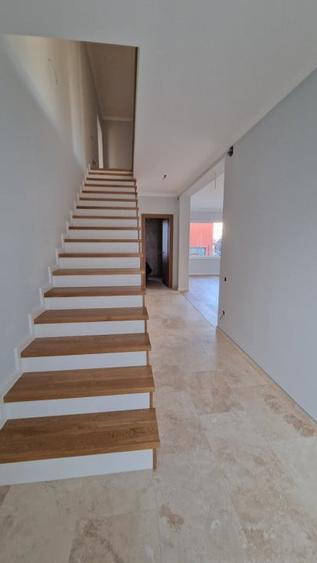 Duplex cu 5 camere cu Canalizare în Iris