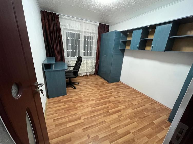 Apartament cu 3 camere decomandat în Exterior Vest