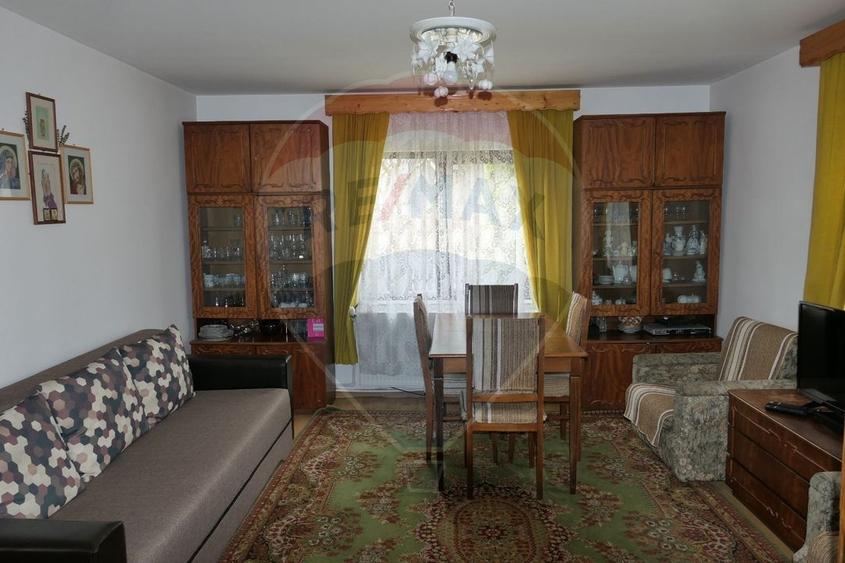 Casă individuală cu 15 camere cu Teren 861 Mp în Central