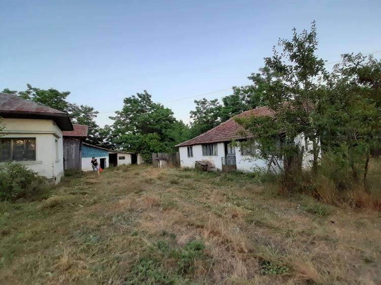 Casă cu 4 camere în Fâlfani