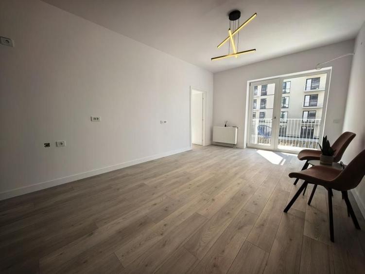 Apartament cu 3 camere semidecomandat în Baza 3