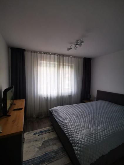 Apartament cu 3 camere semidecomandat în Central