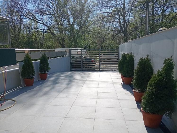 Apartament cu 4 camere semidecomandat în Herăstrău