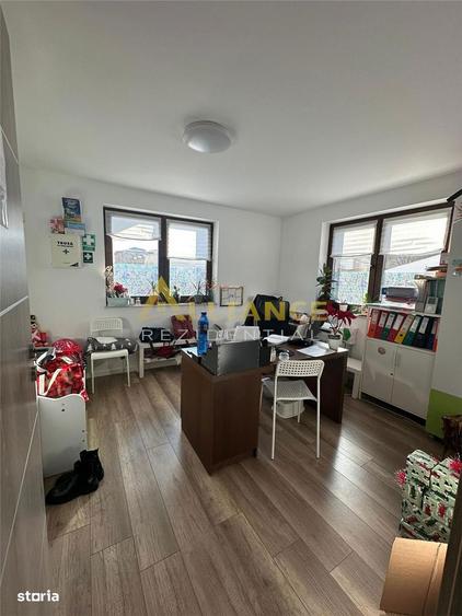 Casă cu 8 camere cu Teren 300 Mp în Central