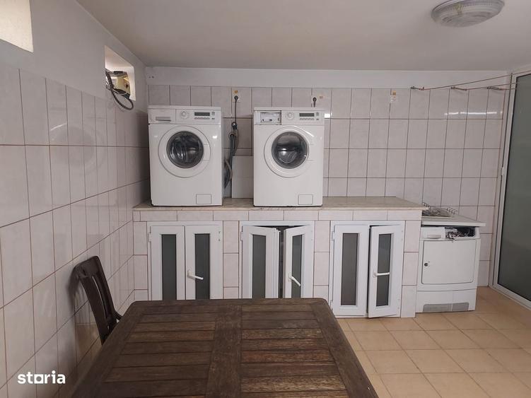 Casă cu 4 camere decomandat în Central