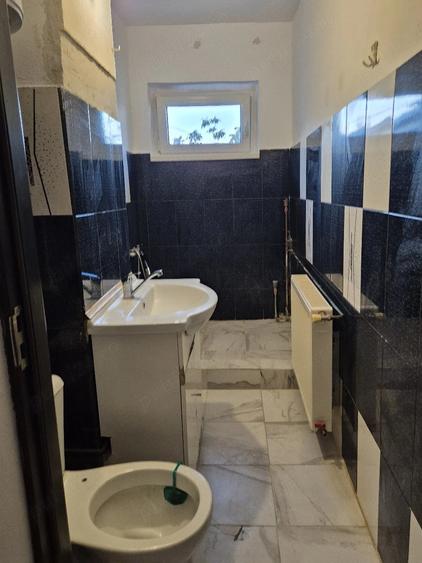 Garsonieră decomandată în Girocului