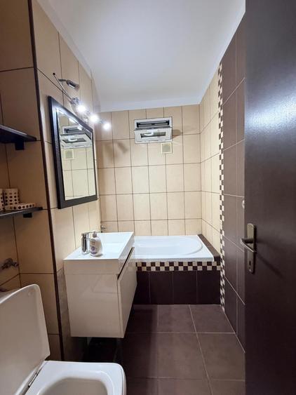 Apartament cu 3 camere semidecomandat în Titan