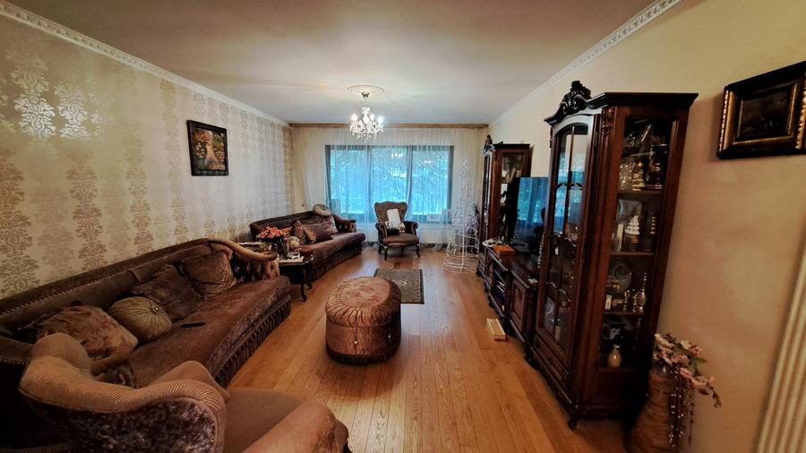 Casă individuală cu 5 camere cu Teren 893 Mp în Ultracentral