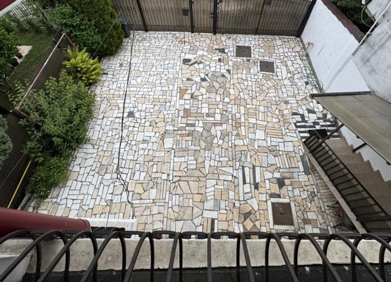 Casă individuală cu 6 camere cu Canalizare în Ultracentral