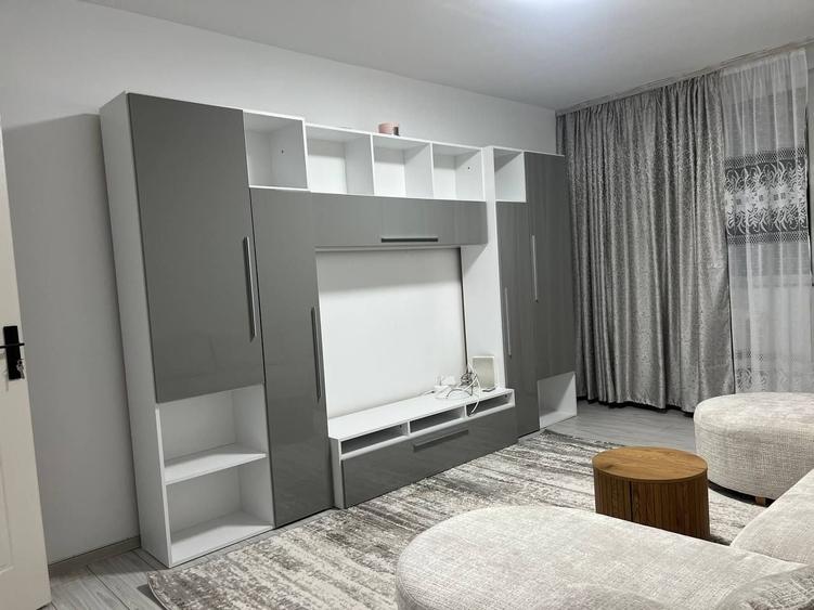 Apartament cu 2 camere decomandat în Exterior Vest