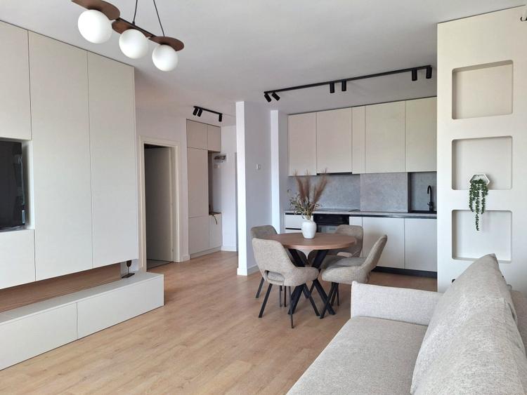 Apartament cu 2 camere semidecomandat, mobilat în Florești — fotografia 1