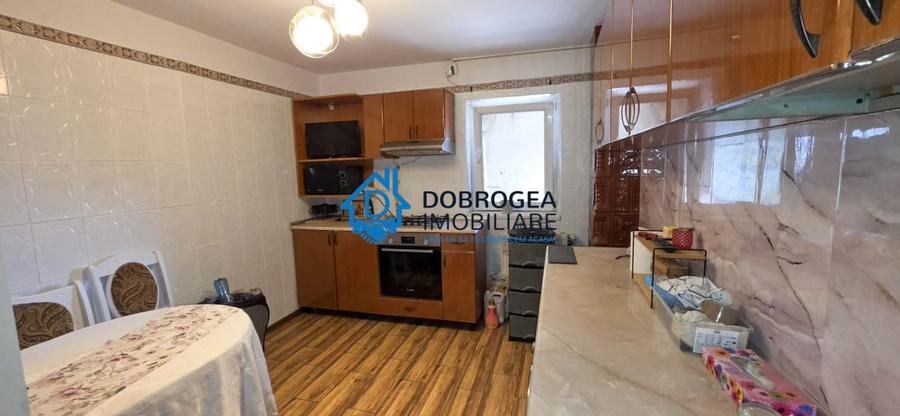 Apartament cu 4 camere decomandat, mobilat în E3