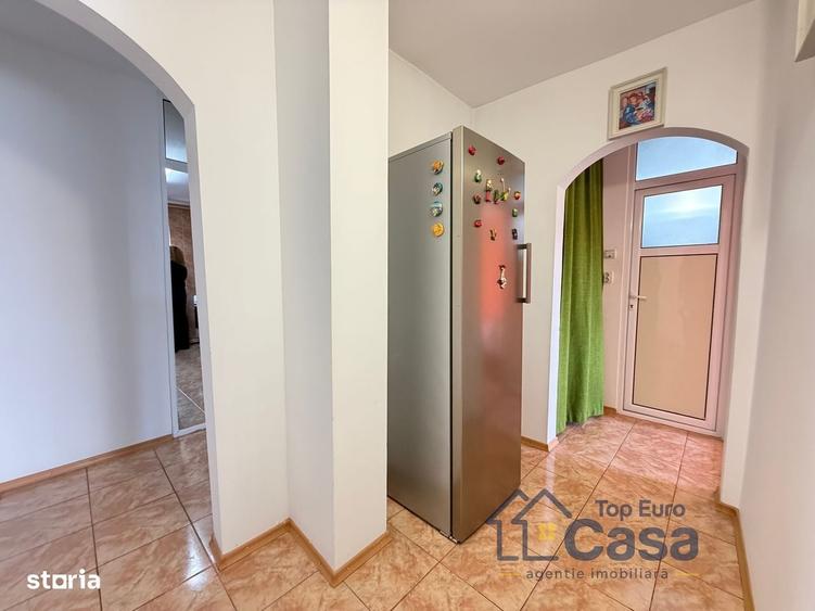 Apartament cu 4 camere decomandat în Central