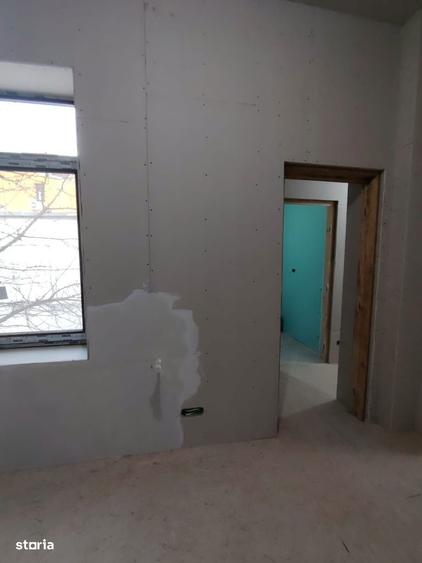Apartament cu 4 camere semidecomandat în Central