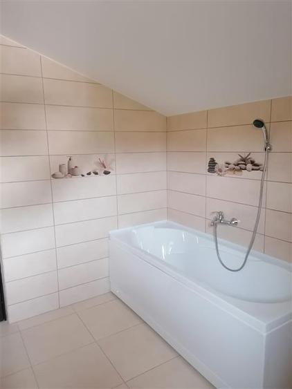 Apartament cu 4 camere decomandat, mobilat în Bucium