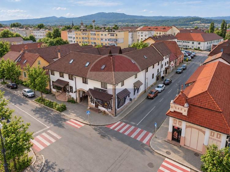 Hotel/Pensiune, de 2,109.6999511719 mp, în Central