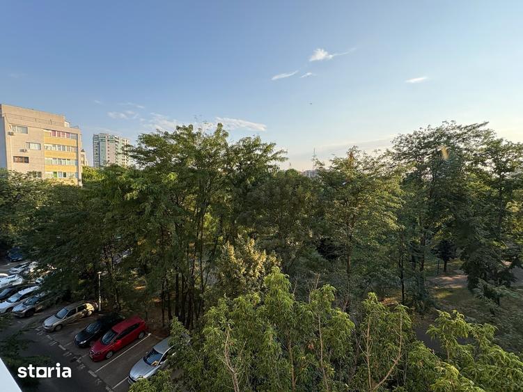 Apartament cu 3 camere semidecomandat în Tei