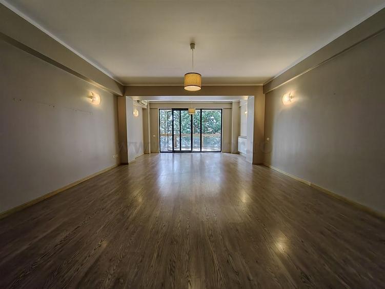 Apartament cu 3 camere decomandat, mobilat în Iancu Nicolae