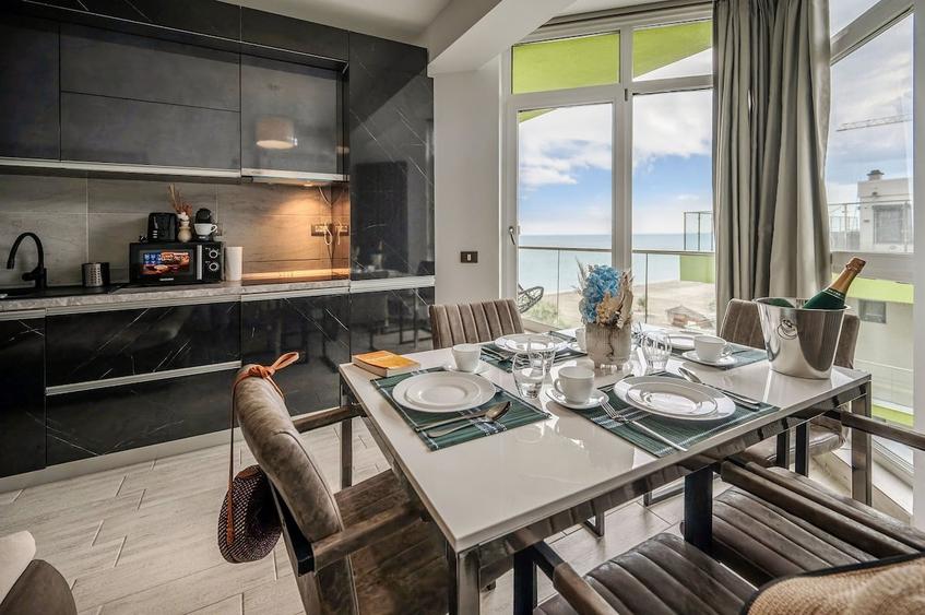 Apartament cu 3 camere decomandat în Mamaia-Sat