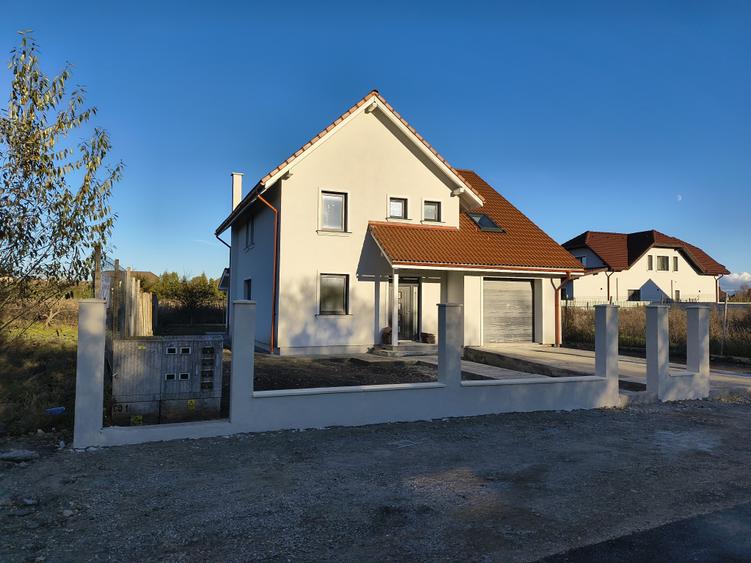 Casă individuală cu 5 camere cu Canalizare în Stupini