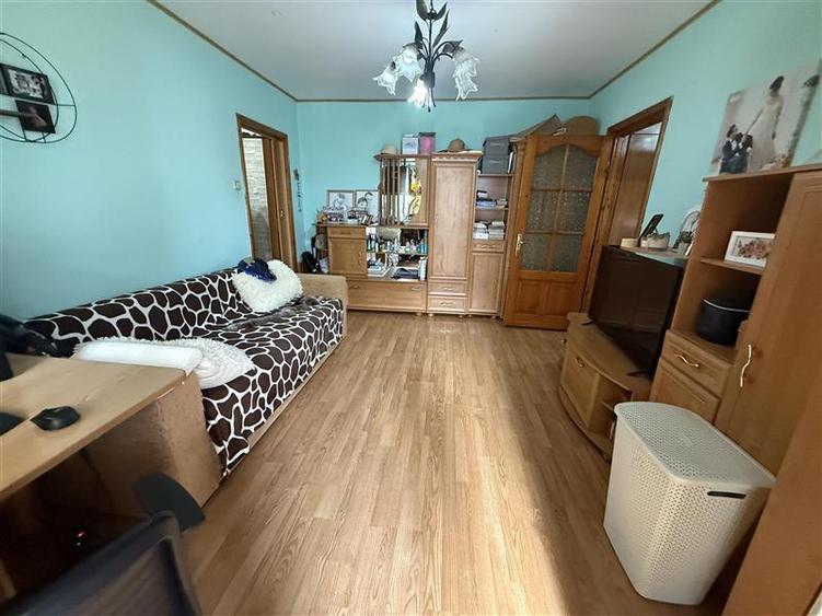 Apartament cu 2 camere semidecomandat în Mioriței