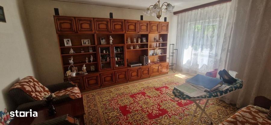 Apartament cu 3 camere decomandat în 1 Mai