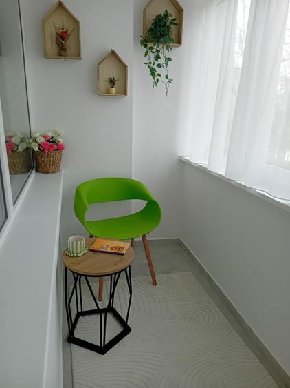 Apartament cu 3 camere semidecomandat, mobilat în Micro 16
