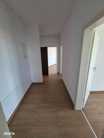 Apartament cu 3 camere în Tractorul